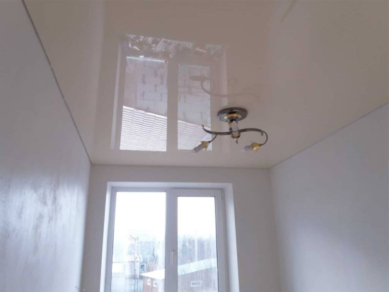 Глянцеві натяжні стелі